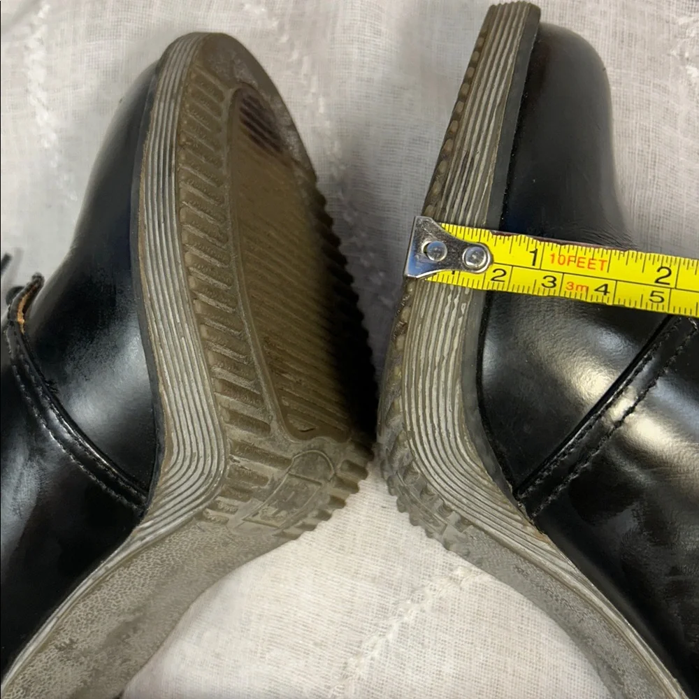 Dr Martens almost NEW leather lace up heels